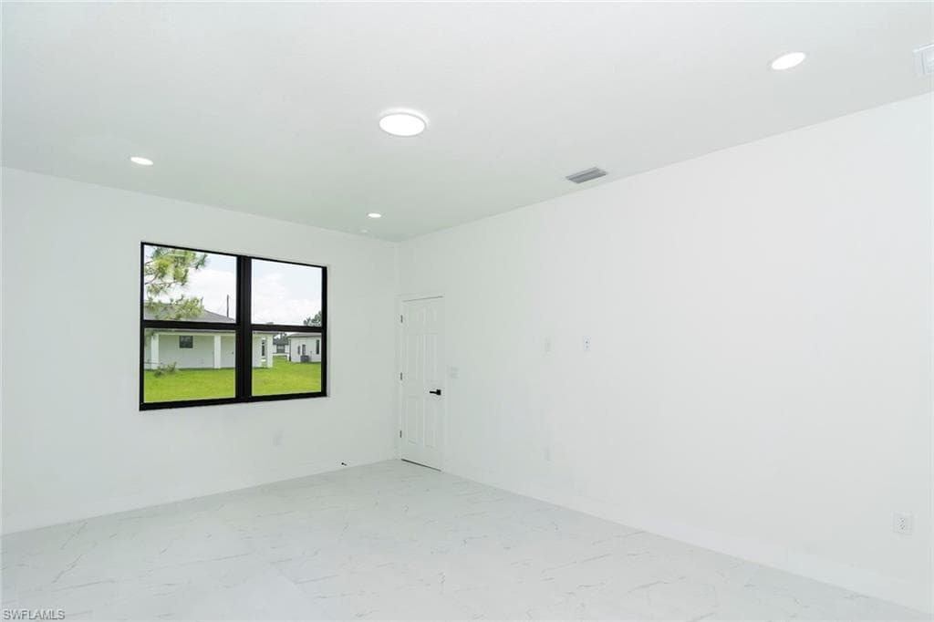 4209 25th St SW, Lehigh Acres, FL 33976-33