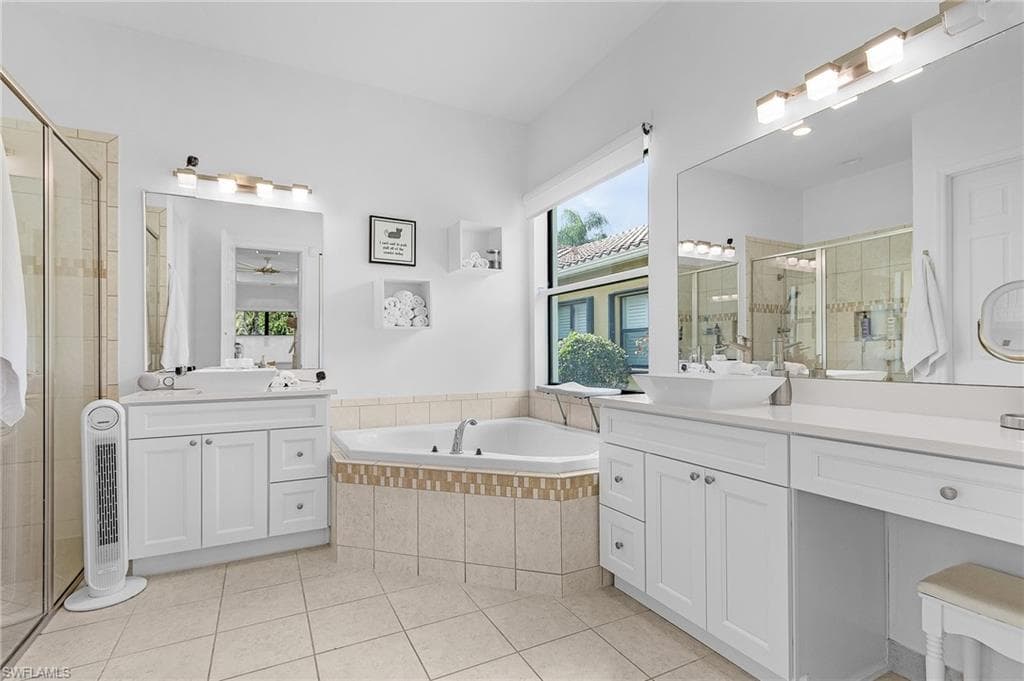 3813 Columbia Ct, Naples, FL 34119-29