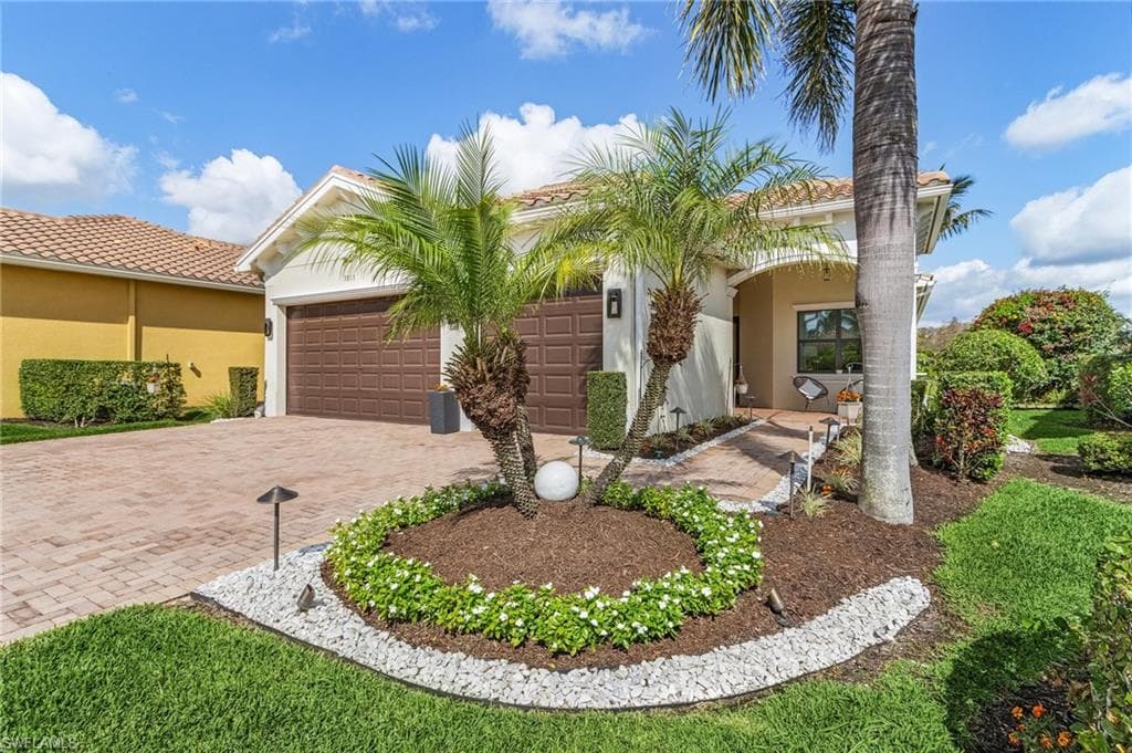 3813 Columbia Ct, Naples, FL 34119-4