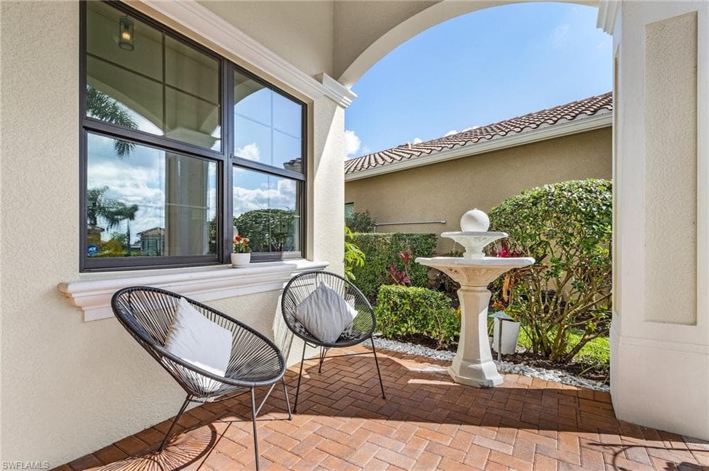 3813 Columbia Ct, Naples, FL 34119-6