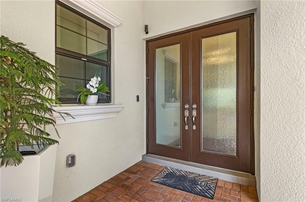 3813 Columbia Ct, Naples, FL 34119-7
