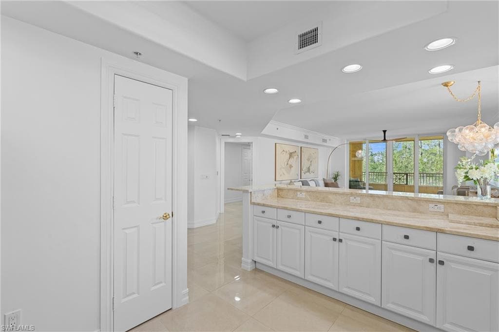 2738 Tiburon Blvd E B-305, Naples, FL 34109-12