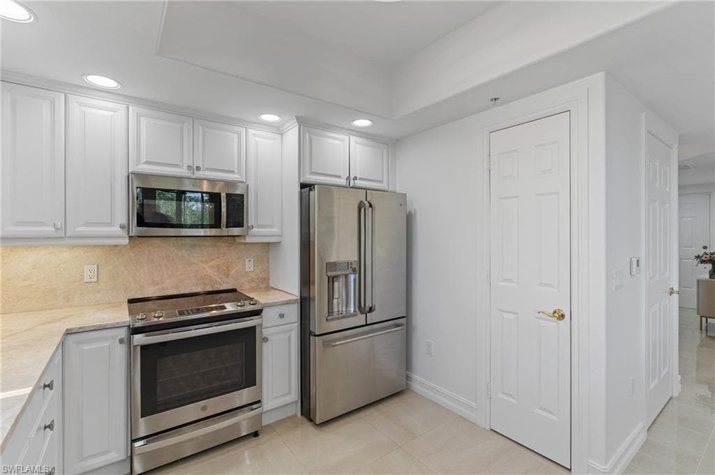 2738 Tiburon Blvd E B-305, Naples, FL 34109-14