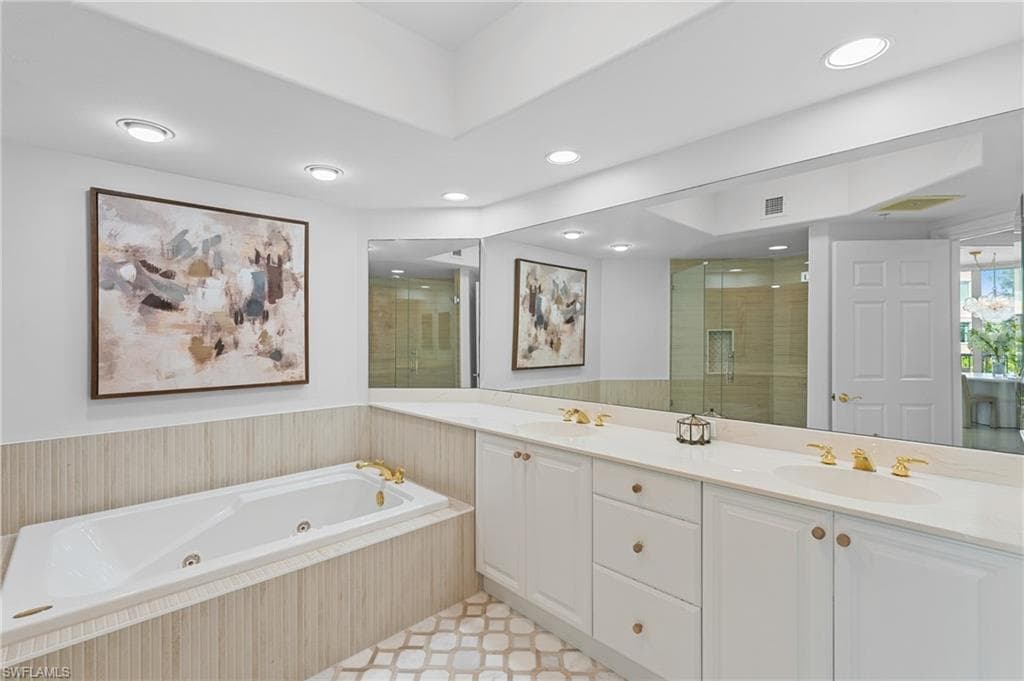 2738 Tiburon Blvd E B-305, Naples, FL 34109-18