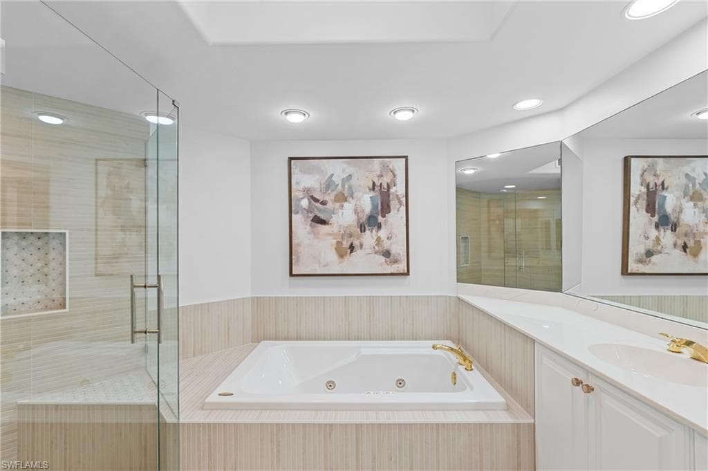 2738 Tiburon Blvd E B-305, Naples, FL 34109-19