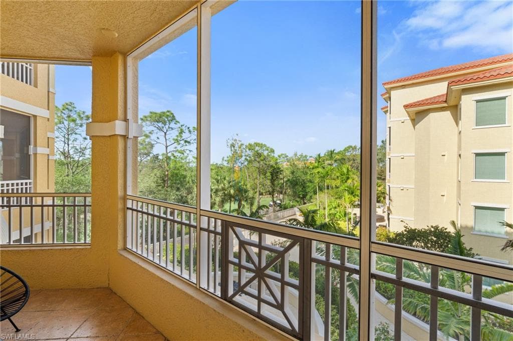 2738 Tiburon Blvd E B-305, Naples, FL 34109-25