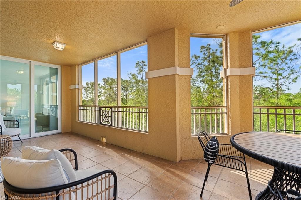 2738 Tiburon Blvd E B-305, Naples, FL 34109-27