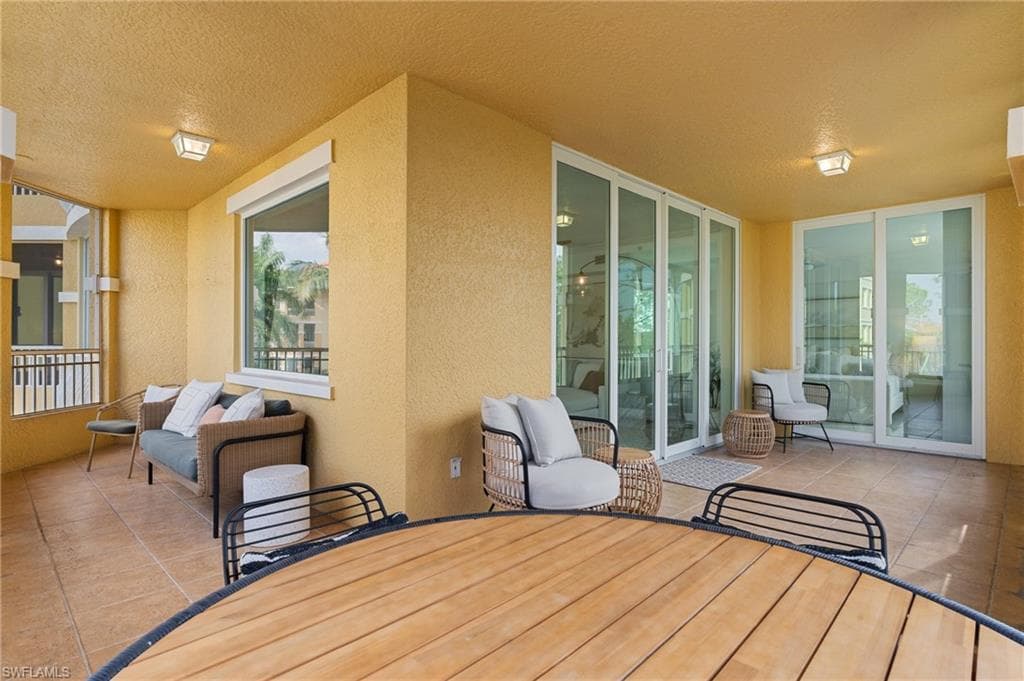 2738 Tiburon Blvd E B-305, Naples, FL 34109-31