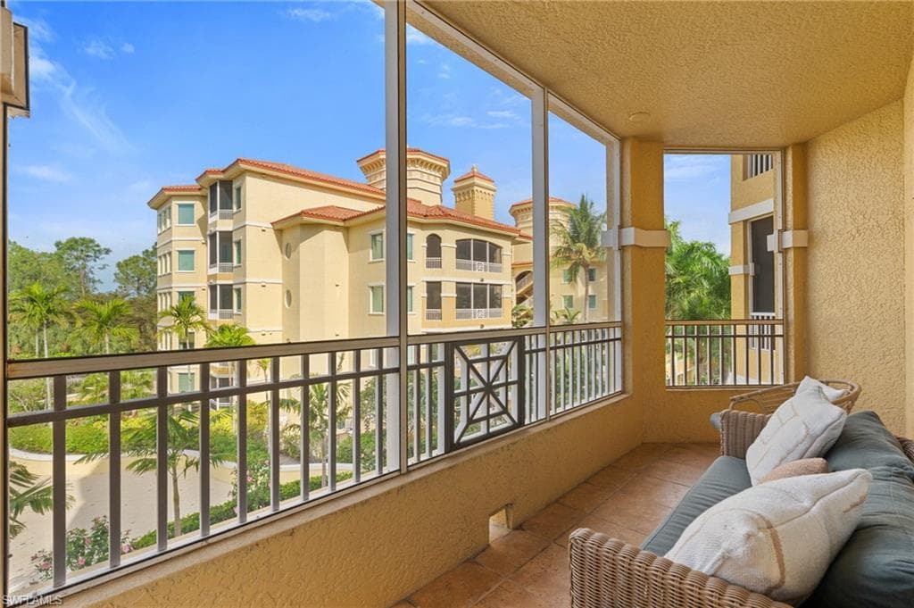 2738 Tiburon Blvd E B-305, Naples, FL 34109-33