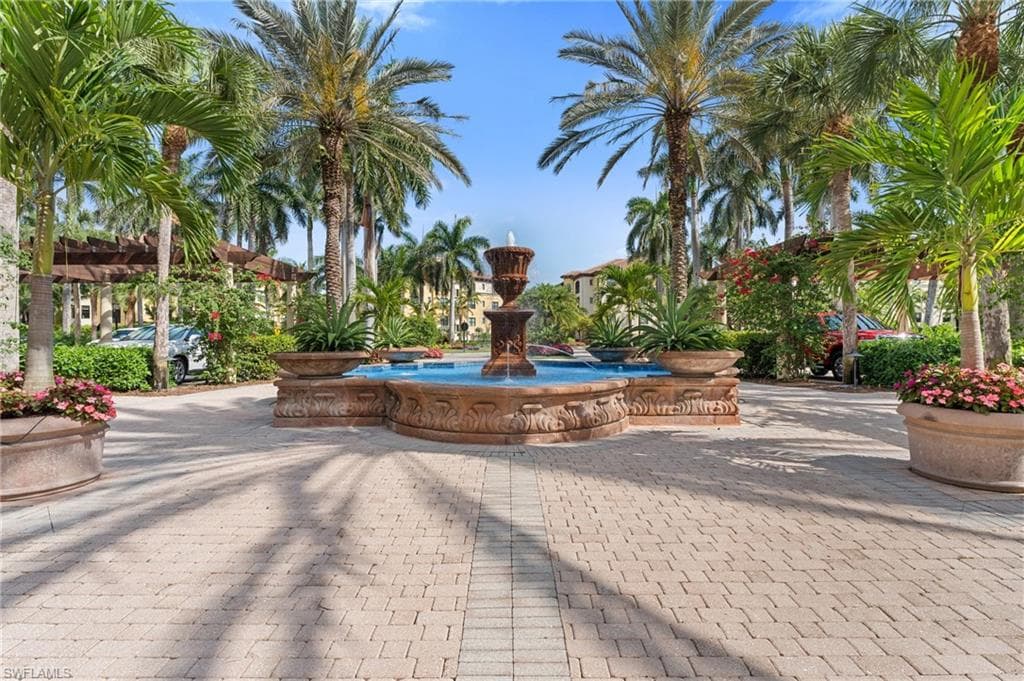 2738 Tiburon Blvd E B-305, Naples, FL 34109-34