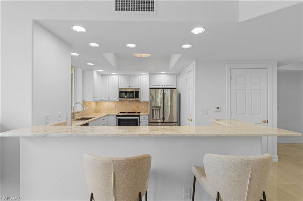 2738 Tiburon Blvd E B-305, Naples, FL 34109-4