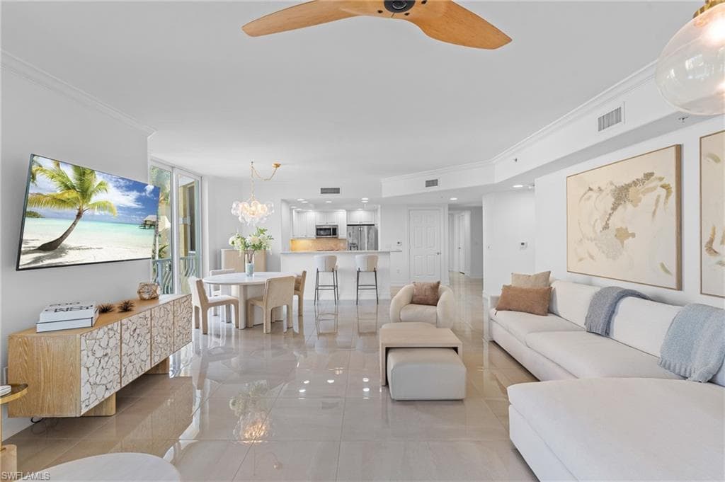 2738 Tiburon Blvd E B-305, Naples, FL 34109-8