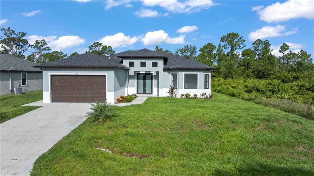 570 Sherwood Ave S, Lehigh Acres, FL 33974-4