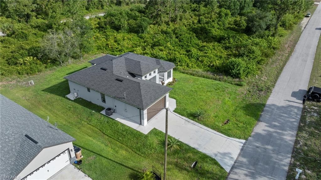 570 Sherwood Ave S, Lehigh Acres, FL 33974-8