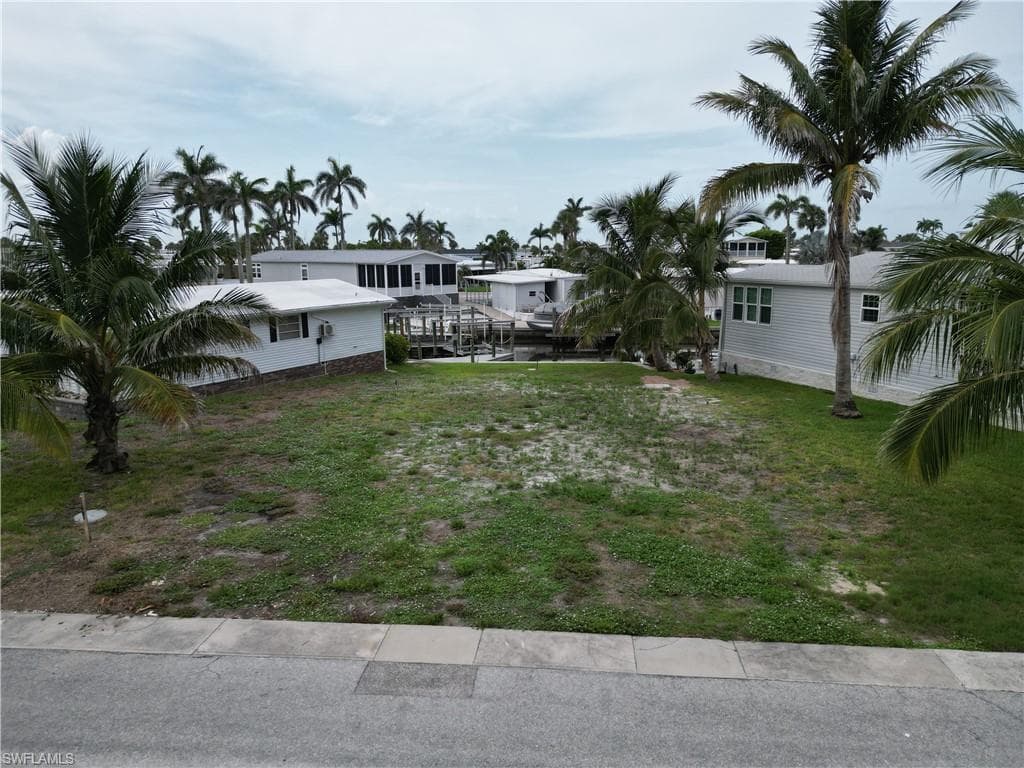 11271 Azalea Ln, Fort Myers Beach, FL 33931-1