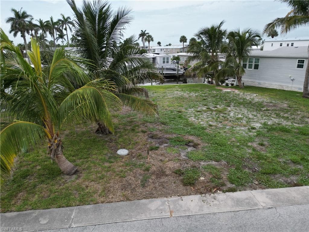11271 Azalea Ln, Fort Myers Beach, FL 33931-2