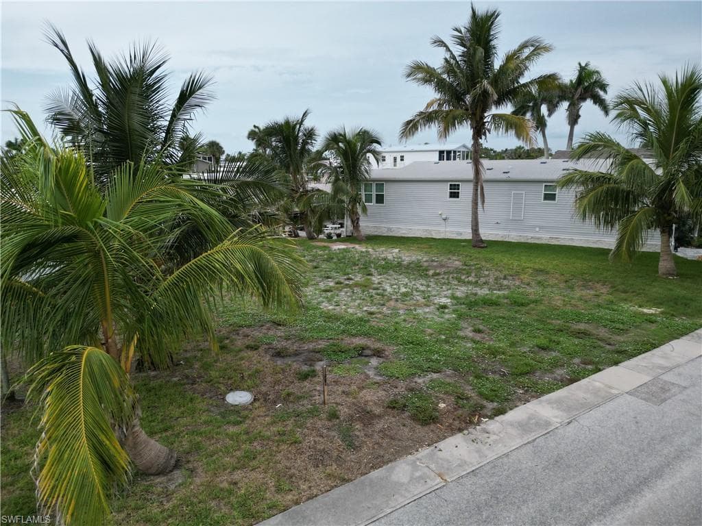 11271 Azalea Ln, Fort Myers Beach, FL 33931-3