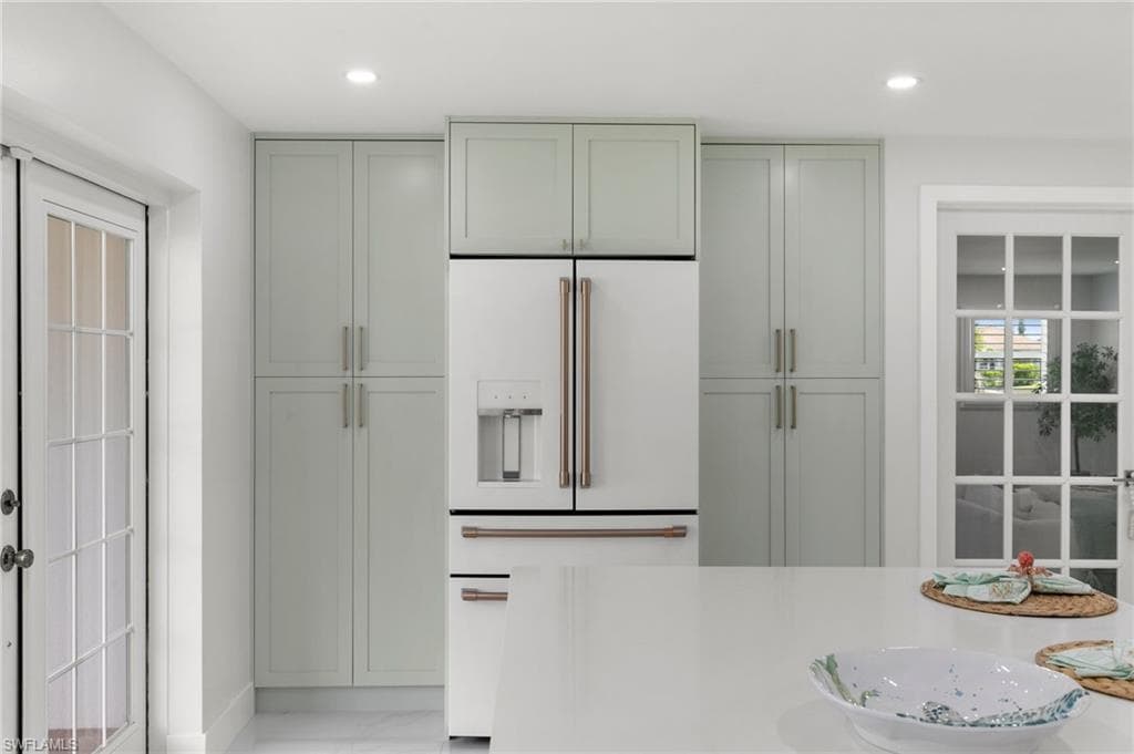 700 100th Ave N, Naples, FL 34108-9
