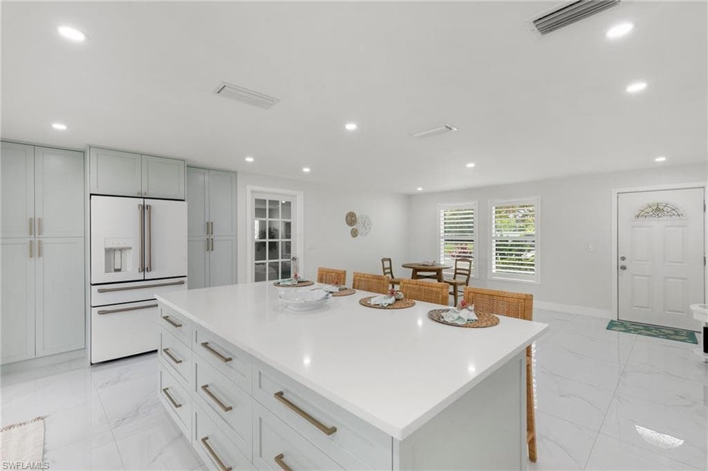 700 100th Ave N, Naples, FL 34108-10