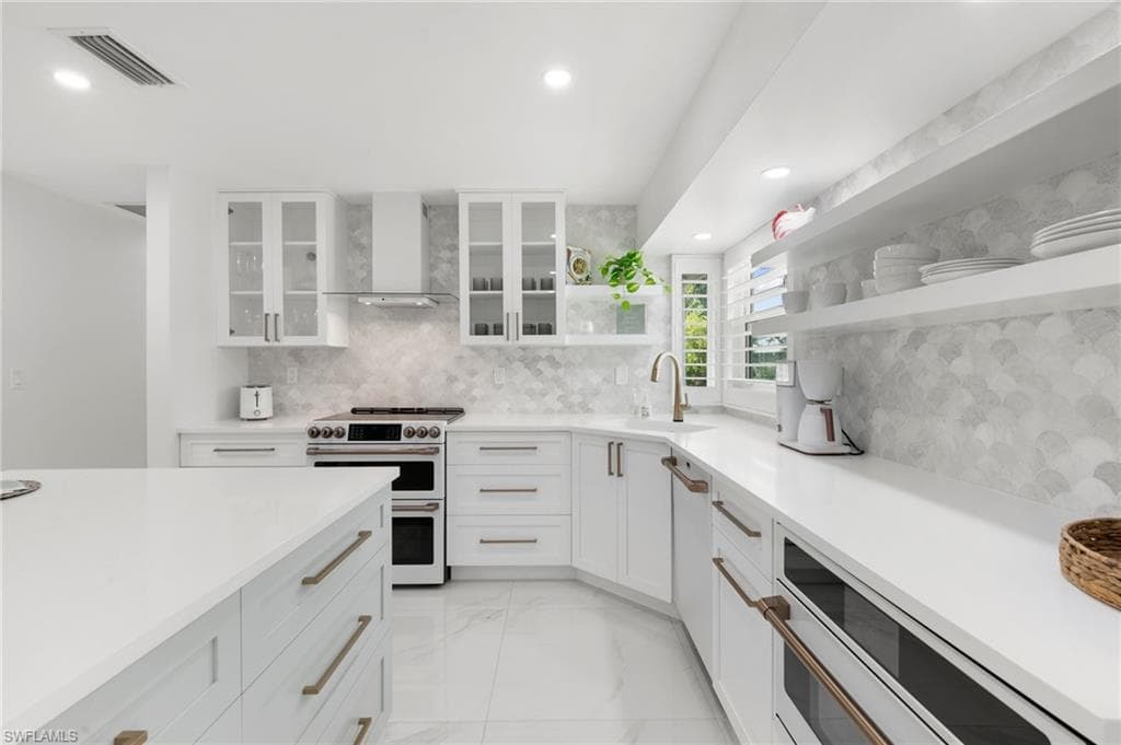 700 100th Ave N, Naples, FL 34108-11