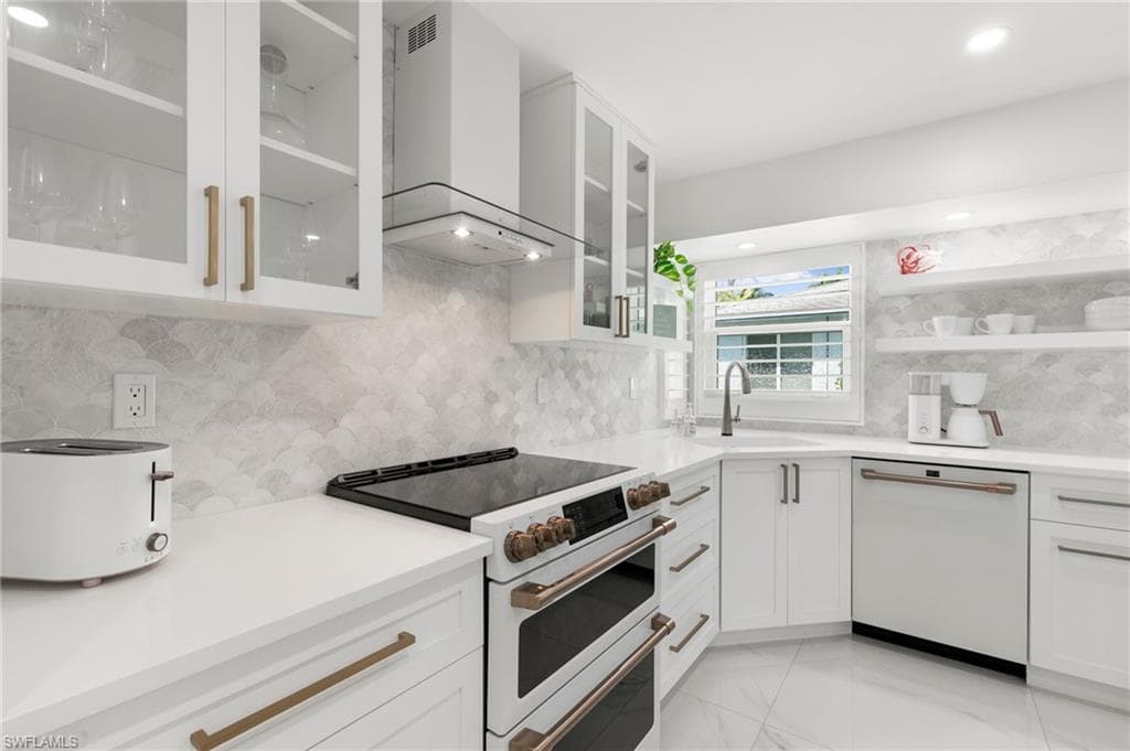 700 100th Ave N, Naples, FL 34108-12