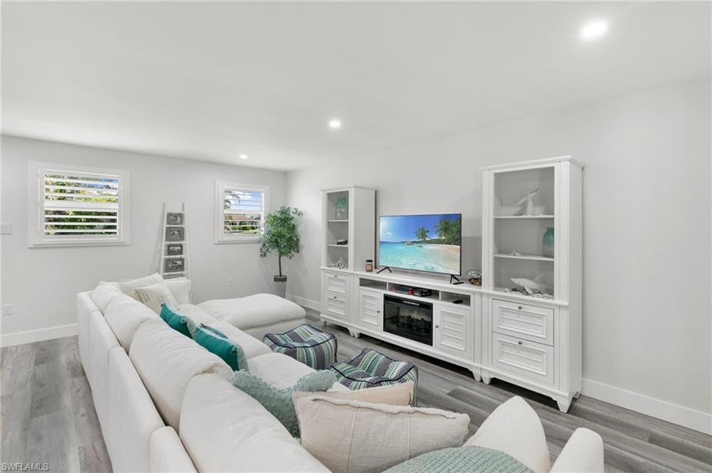700 100th Ave N, Naples, FL 34108-13