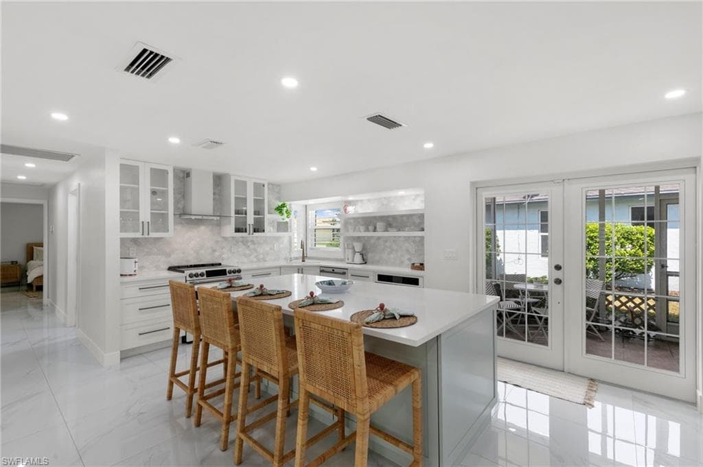 700 100th Ave N, Naples, FL 34108-1