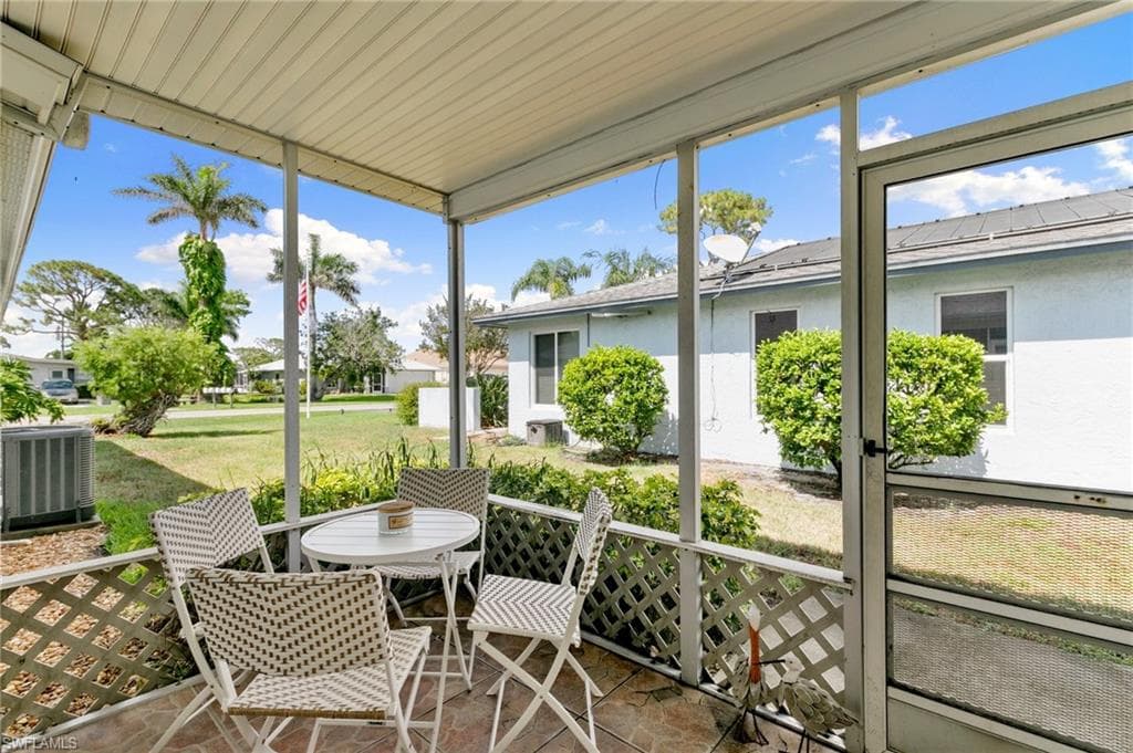 700 100th Ave N, Naples, FL 34108-25