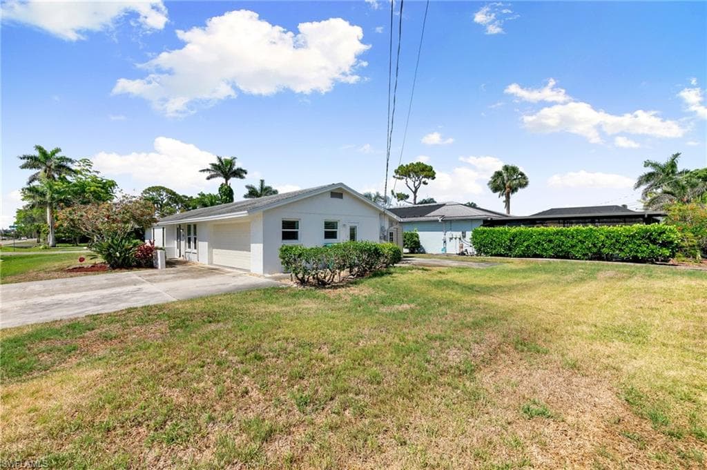 700 100th Ave N, Naples, FL 34108-26