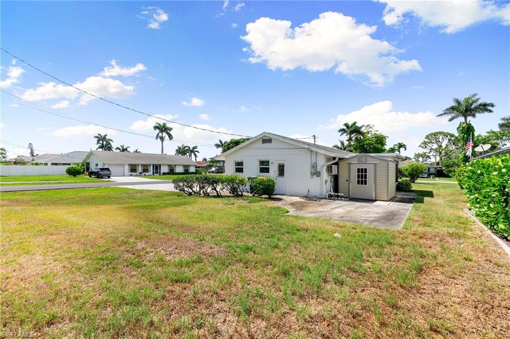 700 100th Ave N, Naples, FL 34108-27