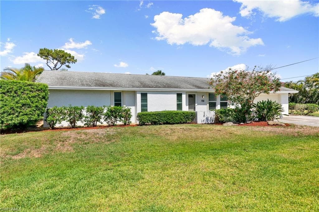 700 100th Ave N, Naples, FL 34108-29