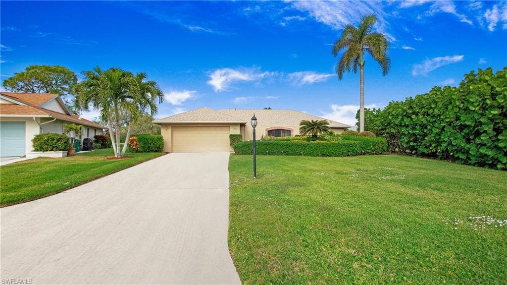 108 Payne Ct, Naples, FL 34112-2