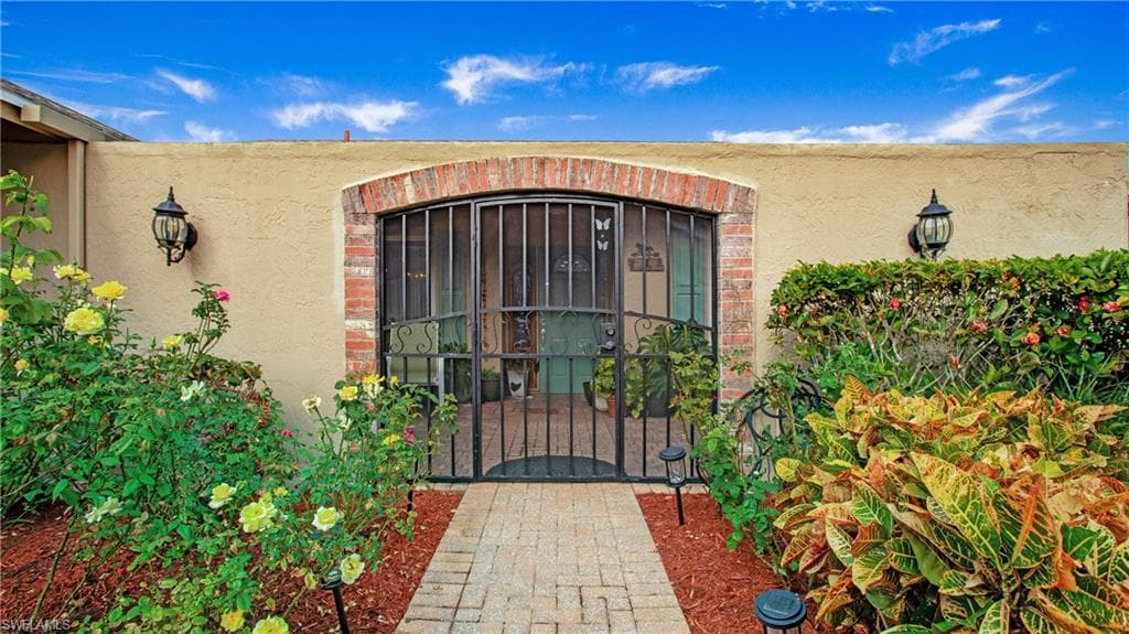 108 Payne Ct, Naples, FL 34112-4