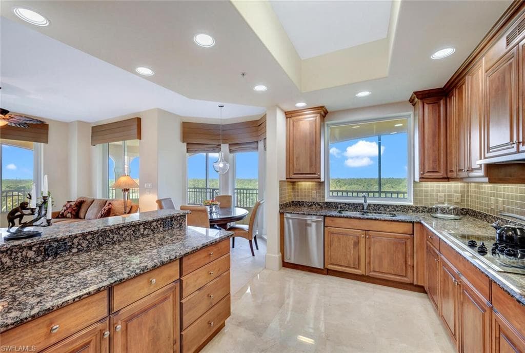 2738 Tiburon Blvd E Ph-b502, Naples, FL 34109-15