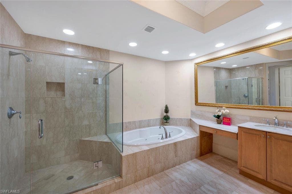 2738 Tiburon Blvd E Ph-b502, Naples, FL 34109-26