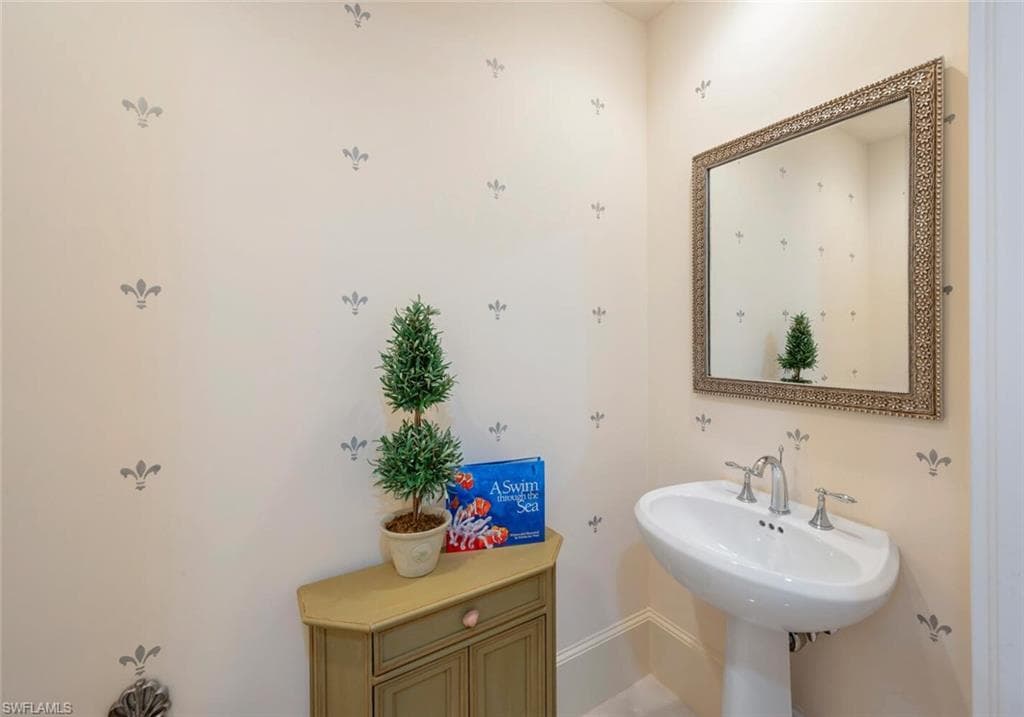 2738 Tiburon Blvd E Ph-b502, Naples, FL 34109-33