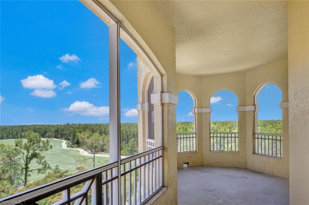 2738 Tiburon Blvd E Ph-b502, Naples, FL 34109-37