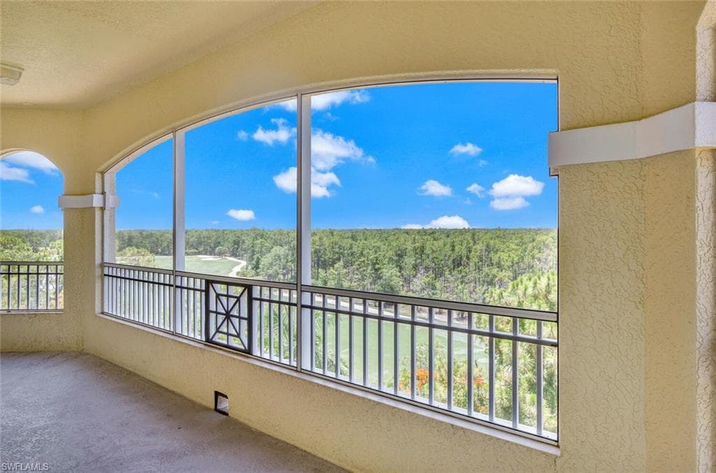 2738 Tiburon Blvd E Ph-b502, Naples, FL 34109-38