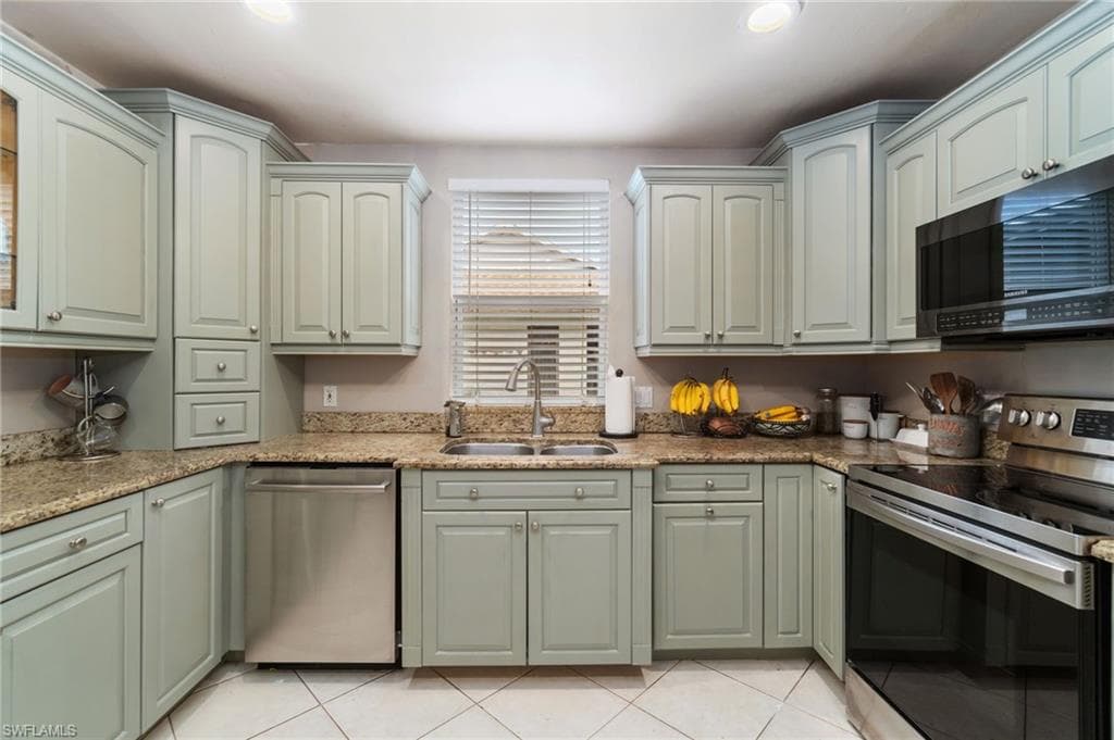 955 Hidden Terrace Rd, Naples, FL 34104-15