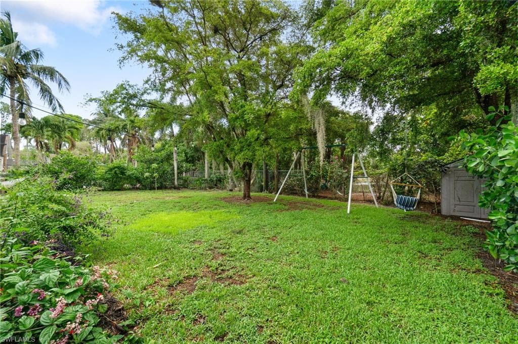 955 Hidden Terrace Rd, Naples, FL 34104-34
