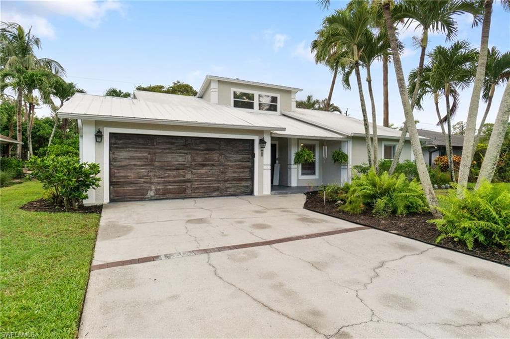 955 Hidden Terrace Rd, Naples, FL 34104-37