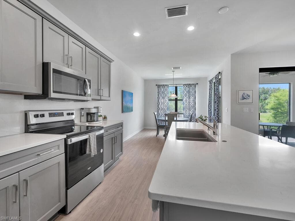 13078 Pembroke Dr, Naples, FL 34105-9