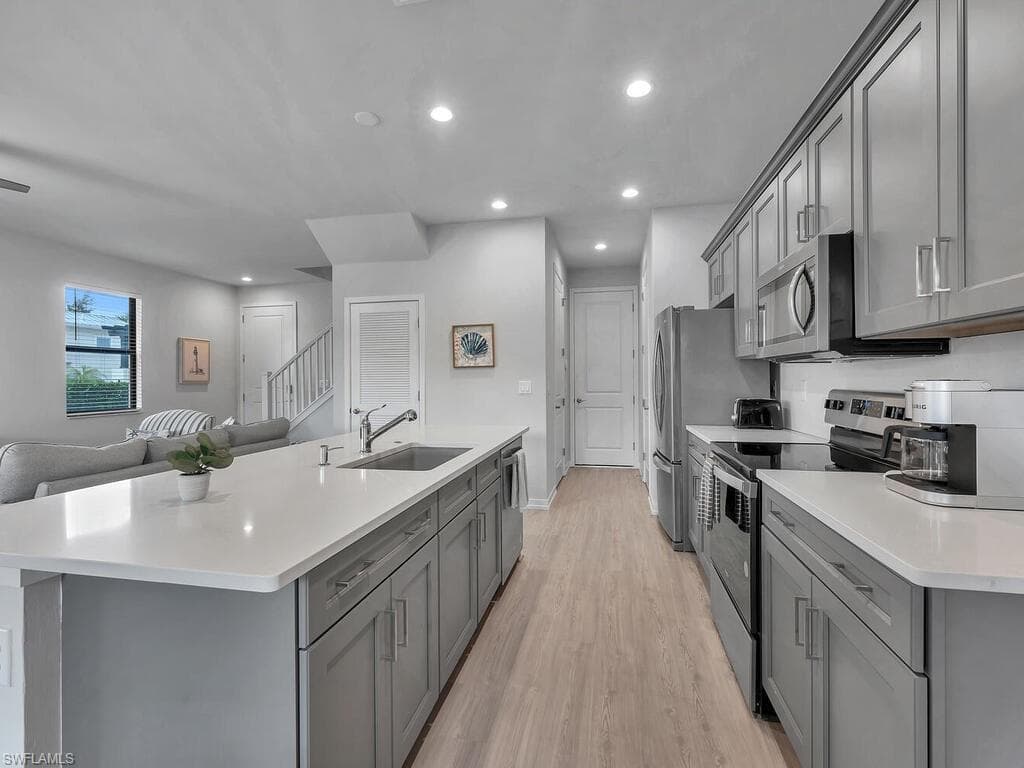 13078 Pembroke Dr, Naples, FL 34105-10