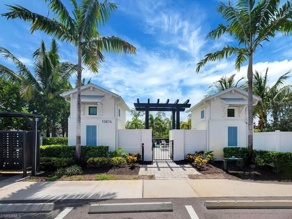 13078 Pembroke Dr, Naples, FL 34105-29