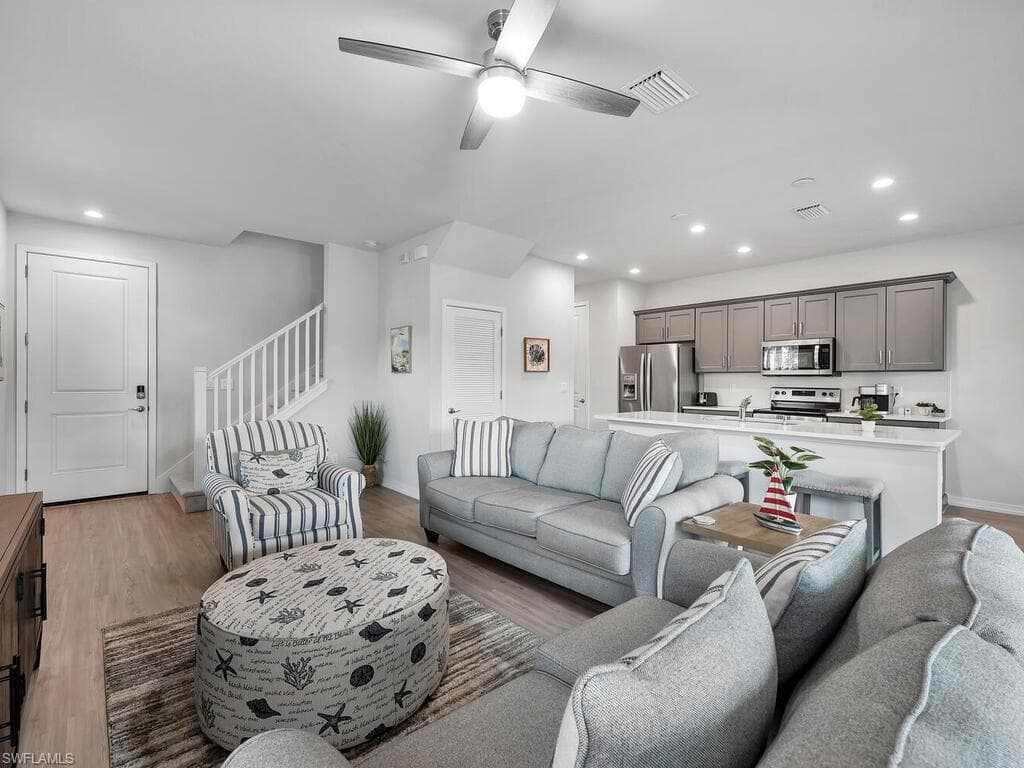 13078 Pembroke Dr, Naples, FL 34105-7