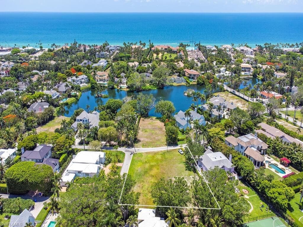 2545 Lantern Ln, Naples, FL 34102-3