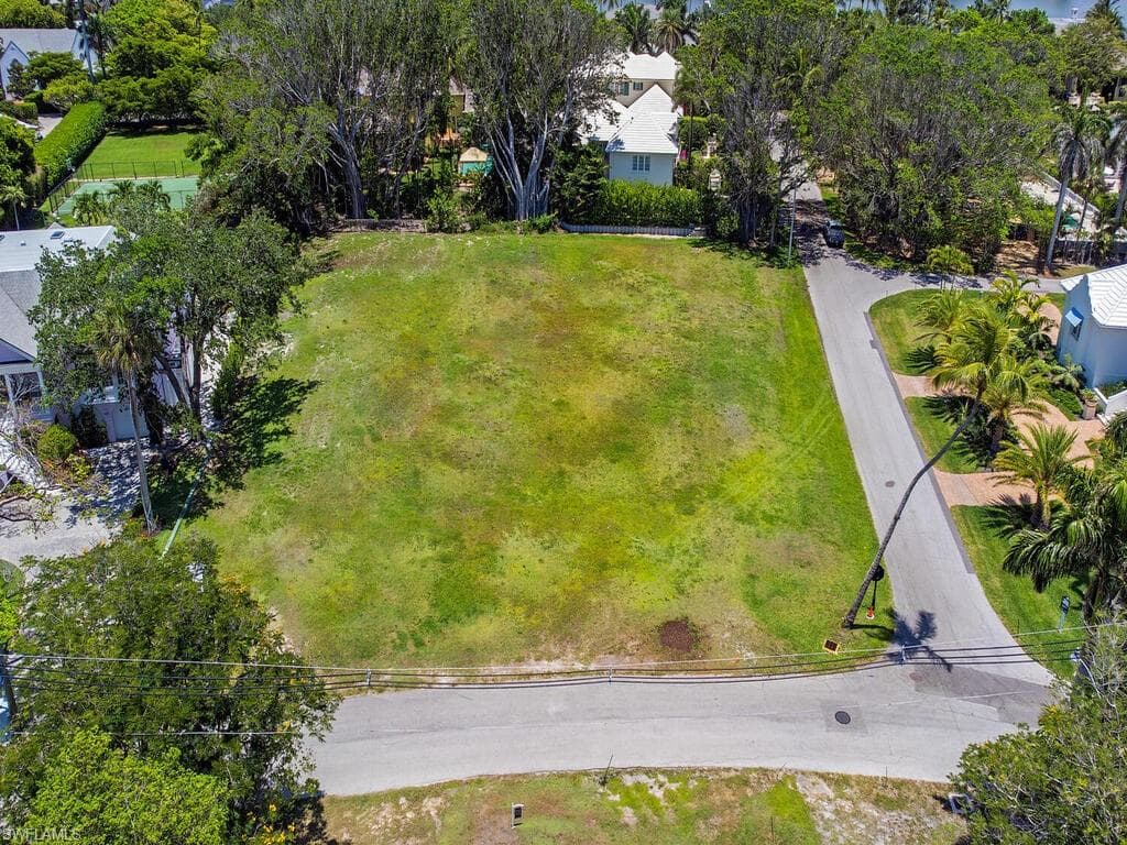 2545 Lantern Ln, Naples, FL 34102-5