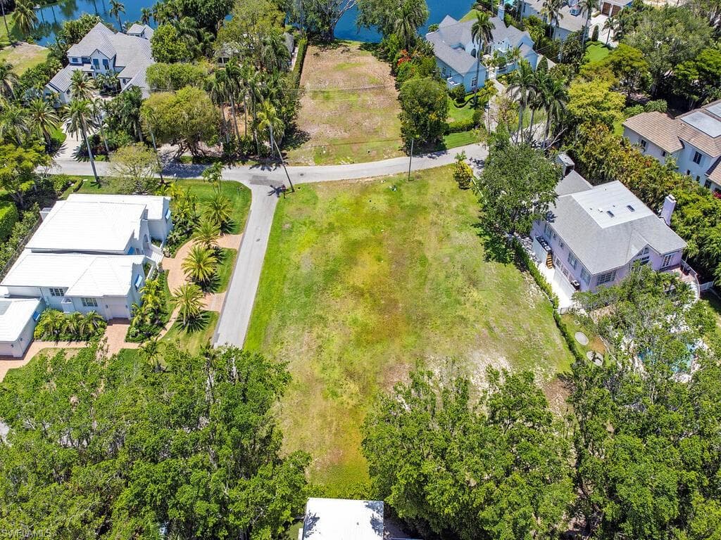 2545 Lantern Ln, Naples, FL 34102-6
