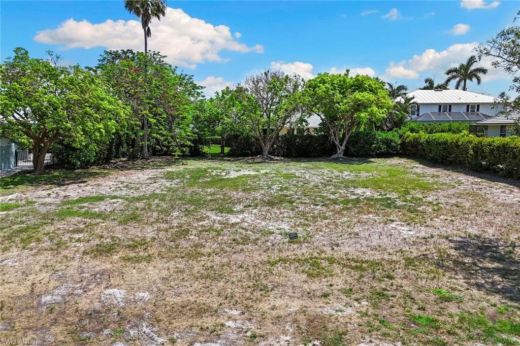 574 Tigertail Ct, Marco Island, FL 34145-9
