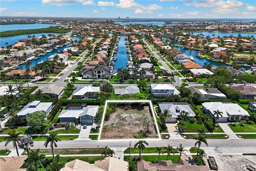 574 Tigertail Ct, Marco Island, FL 34145-3